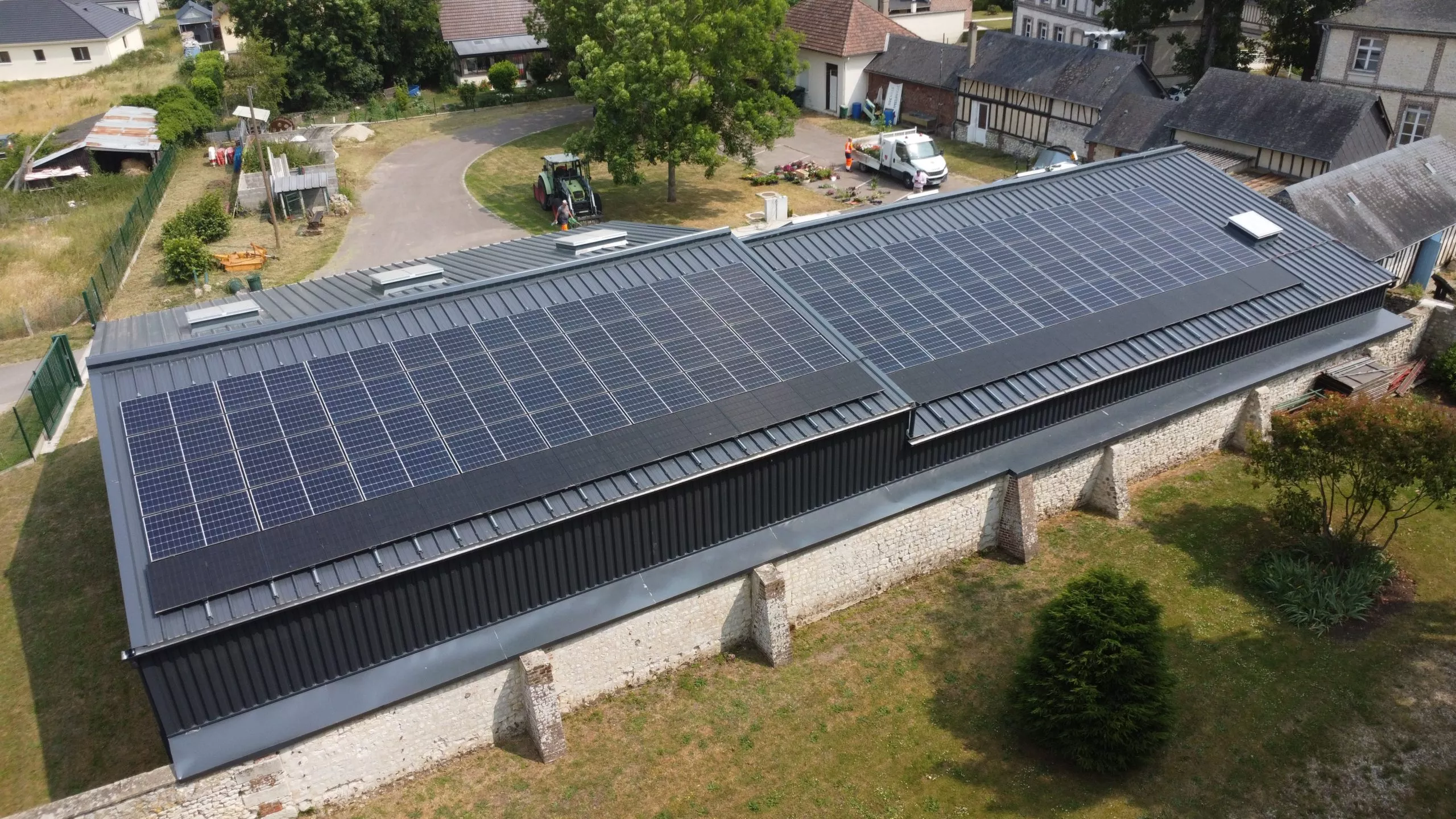 Installation de Panneaux Photovoltaïques sur la toiture des services techniques d’Anneville Ambourville