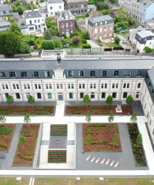 Installation de Tuiles Photovoltaïques SunStyle® en intégration sur la couverture de l’Hôtel Hyatt Place à Rouen