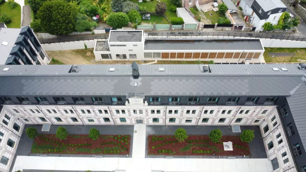 Installation de Tuiles Photovoltaïques SunStyle® en intégration sur la couverture de l’Hôtel Hyatt Place à Rouen